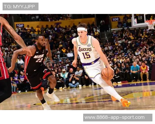 拉拉维亚分享湖人三巨头数据与东契奇里夫斯的精彩表现分析 拉拉维亚分享湖人三巨头数据与东契奇里夫斯的精彩表现分析